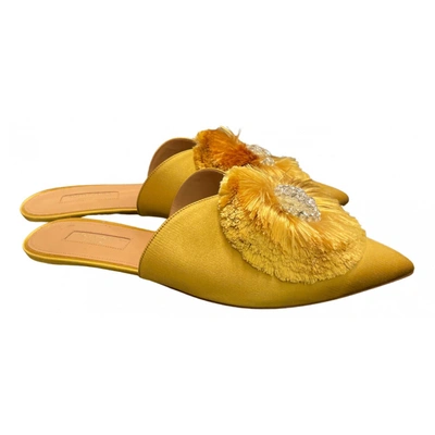Pre-owned Aquazzura Leather Flats In Yellow