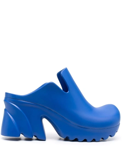 Bottega Veneta Blue Flash 95 Platform Rubber Clogs In Blau