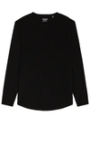 Cuts Long Sleeve Crew Curve Hem T-shirt In Black
