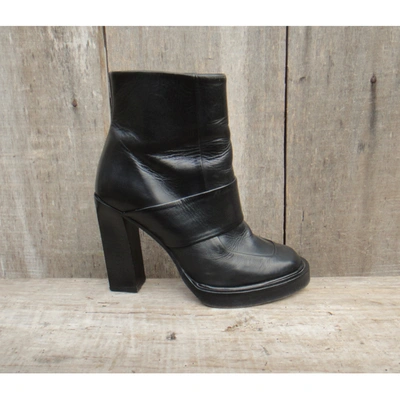 Pre-owned Carven Leather Ankle Boots In Black