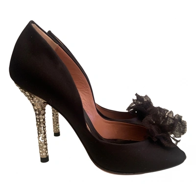 Pre-owned Les Tropeziennes Cloth Heels In Black