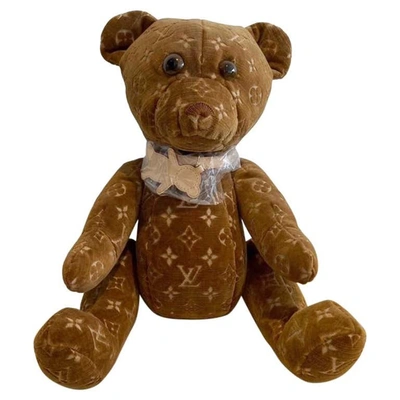 Pre-owned Louis Vuitton Dou Dou Bear 2021 In Brown