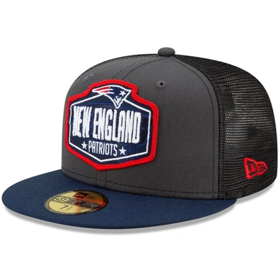 NEW ERA NEW ERA GRAPHITE/NAVY NEW ENGLAND PATRIOTS 2021 NFL DRAFT ON-STAGE 59FIFTY FITTED HAT