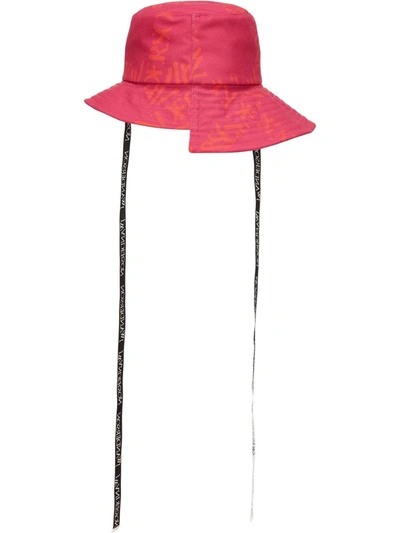 Jw Anderson Asymmetric Logo-print Recycled-polyester Bucket Hat In Red