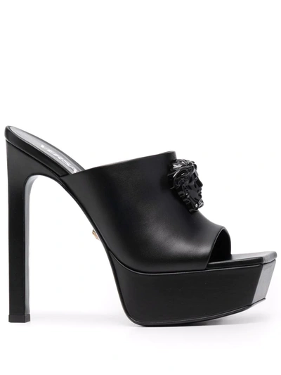 Versace La Medusa Platform Mules In Schwarz