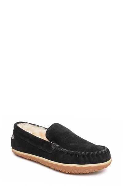 Minnetonka Terese Genuine Shearling Loafer In Black