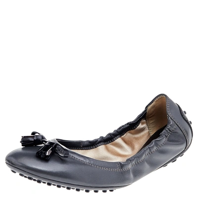 Pre-owned Tod's Grey/black Patent And Leather Buckle Detail Scrunch Ballet Flats Size 36.5