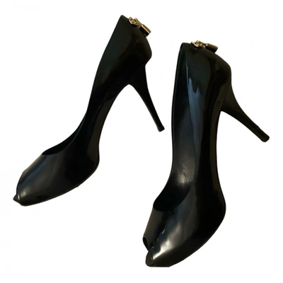 Pre-owned Louis Vuitton Chérie Patent Leather Heels In Black