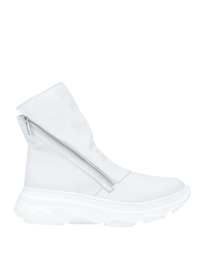 Loretta Pettinari Ankle Boots In White