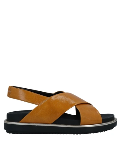 Momoní Sandals In Tan