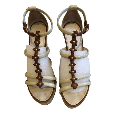 Pre-owned Louis Vuitton Patent Leather Sandals In Ecru