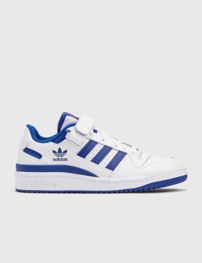 Adidas Originals Forum Low Sneakers In White And Blue