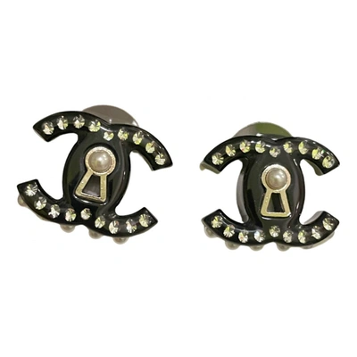Pre-owned Chanel Cc Earrings In Black