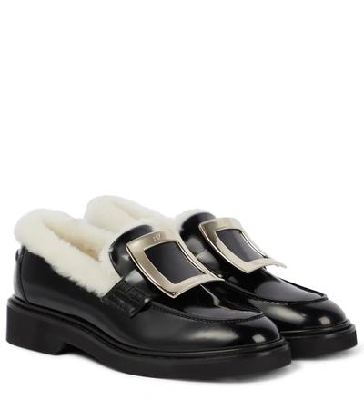 Roger Vivier Viv Rangers Metal Buckle Shearling-lined Patent Leather Loafers In Nero+stucco Ch.