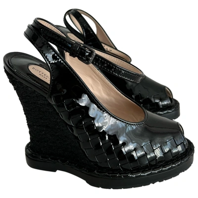 Pre-owned Bottega Veneta Patent Leather Sandals In Black