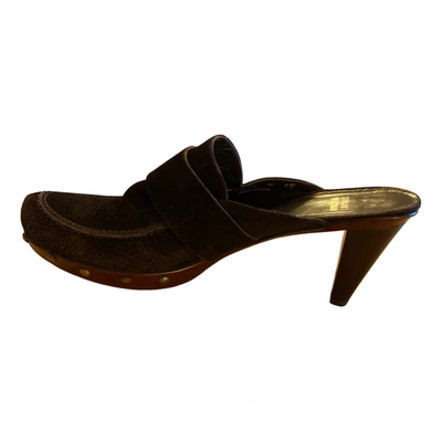 Pre-owned Stuart Weitzman Mules & Clogs In Brown
