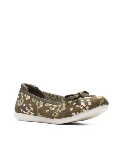 Clarks Women's Cloudstepper Carly Hope Flats Women's Shoes In Dark Olive