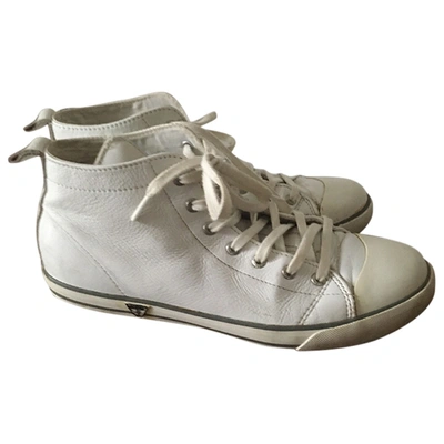 Pre-owned Guess Leather Trainers In White