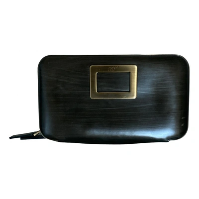Pre-owned Roger Vivier Leather Clutch Bag In Metallic
