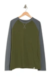 Mister Henley Raglan Shirt In Charcoal/ Olive