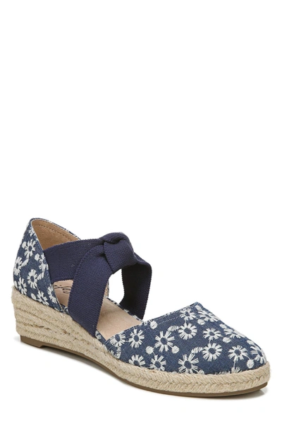 Lifestride Kascade Wedge Espadrille Sandal In Blue/ White