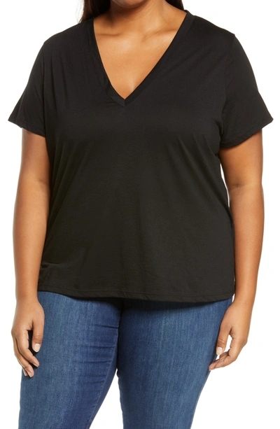Vince Essential V-neck T-shirt In Black