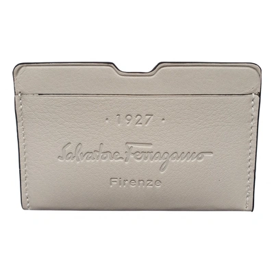 Pre-owned Ferragamo Leather Card Wallet In White