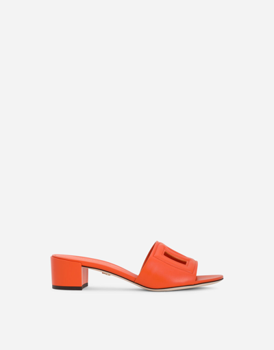 Dolce & Gabbana Bianca 40 Mules With Dg Millennials Logo In Orange