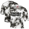 MITCHELL & NESS MITCHELL & NESS BLACK/WHITE TORONTO RAPTORS HARDWOOD CLASSICS TIE-DYE CROPPED T-SHIRT