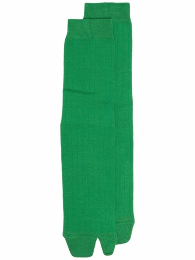 Maison Margiela Ribbed Cotton-blend Ankle Socks In Green