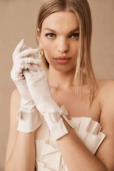 Carolina Amoto Carolina Amato Farfalla Gloves In White