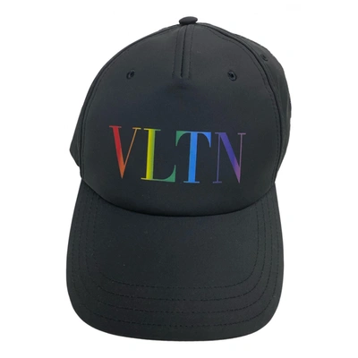 Pre-owned Valentino Garavani Cap In Black