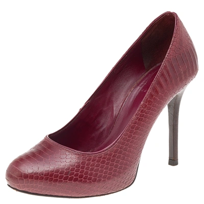 Pre-owned Tory Burch Burgundy Python Embossed Leather Pumps Size 35.5