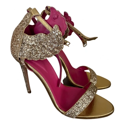 Pre-owned Oscar Tiye Glitter Sandal In Gold