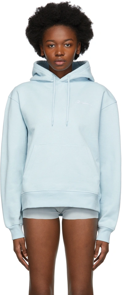 Jacquemus Le Sweatshirt Brode Organic Cotton Logo Hoodie In Light Blue