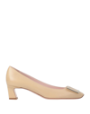 Roger Vivier Pumps In Ivory