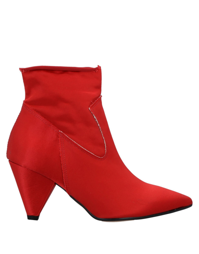 Nila & Nila Ankle Boots In Red