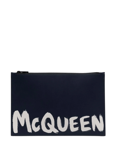 Alexander Mcqueen Logo-print Clutch Bag In Blau