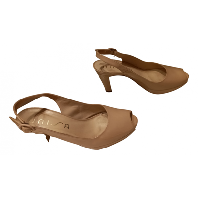 Pre-owned Unisa Patent Leather Sandals In Beige