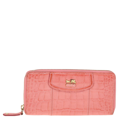 Pre-owned Coach Coral Pink Croc Embossed Leather Zip Around Wallet