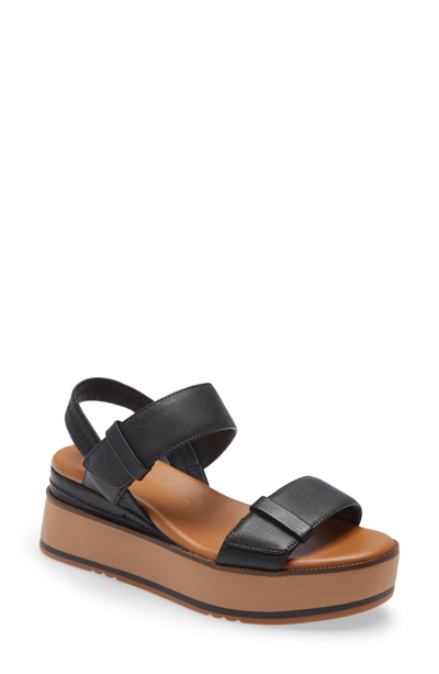 Caslon Briana Platform Sandal In Black