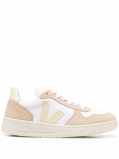 Veja V10 Panelled Low-top Sneakers In Beige