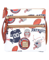 DOONEY & BOURKE WOMEN'S DOONEY & BOURKE NEW ENGLAND PATRIOTS TRIPLE-ZIP CROSSBODY PURSE