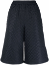 Stella Nova Diamond-quilted Knee-length Shorts In Blau