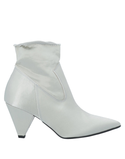 Nila & Nila Ankle Boots In Grey