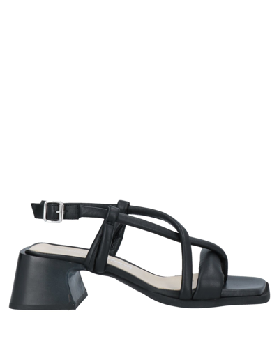 Patrizia Bonfanti Toe Strap Sandals In Black