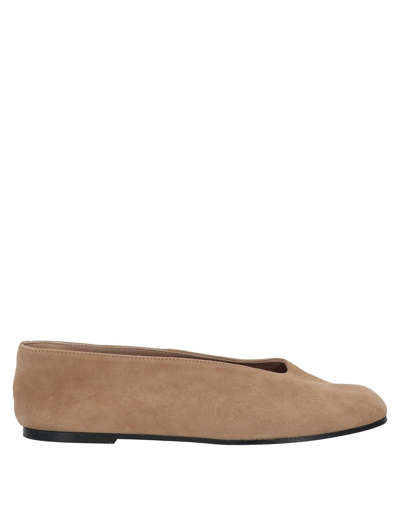 Virreina Ballet Flats In Beige