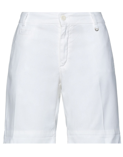 Mason's Shorts & Bermuda Shorts In White