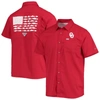 COLUMBIA COLUMBIA PFG CRIMSON OKLAHOMA SOONERS SLACK TIDE CAMP BUTTON-UP SHIRT