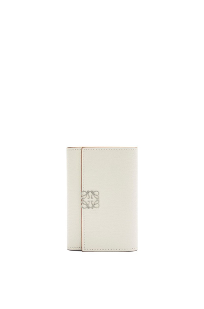 Loewe Anagram-embellished Grained Leather Wallet In Light Ghost